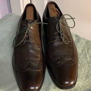 Men’s Hugo Boss leather Brown wingtip dress shoes size 12